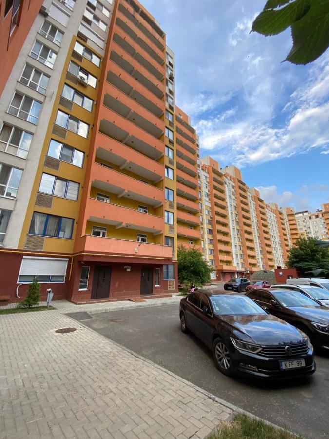 Cozy Two Bedroom Large Apartment 키시나우 외부 사진