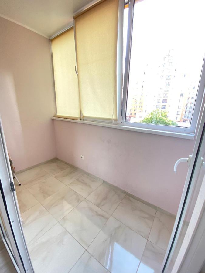 Cozy Two Bedroom Large Apartment 키시나우 외부 사진