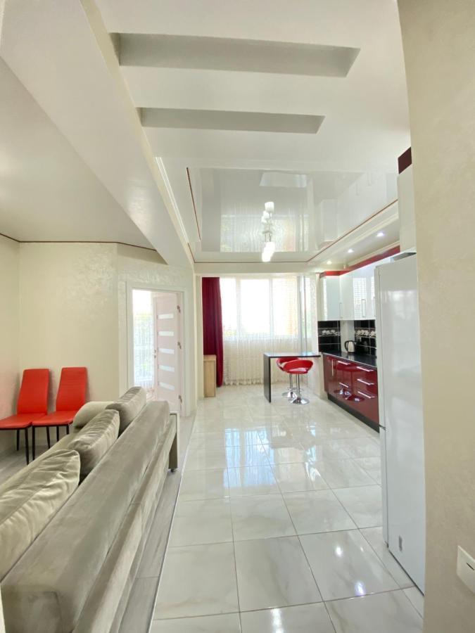 Cozy Two Bedroom Large Apartment 키시나우 외부 사진