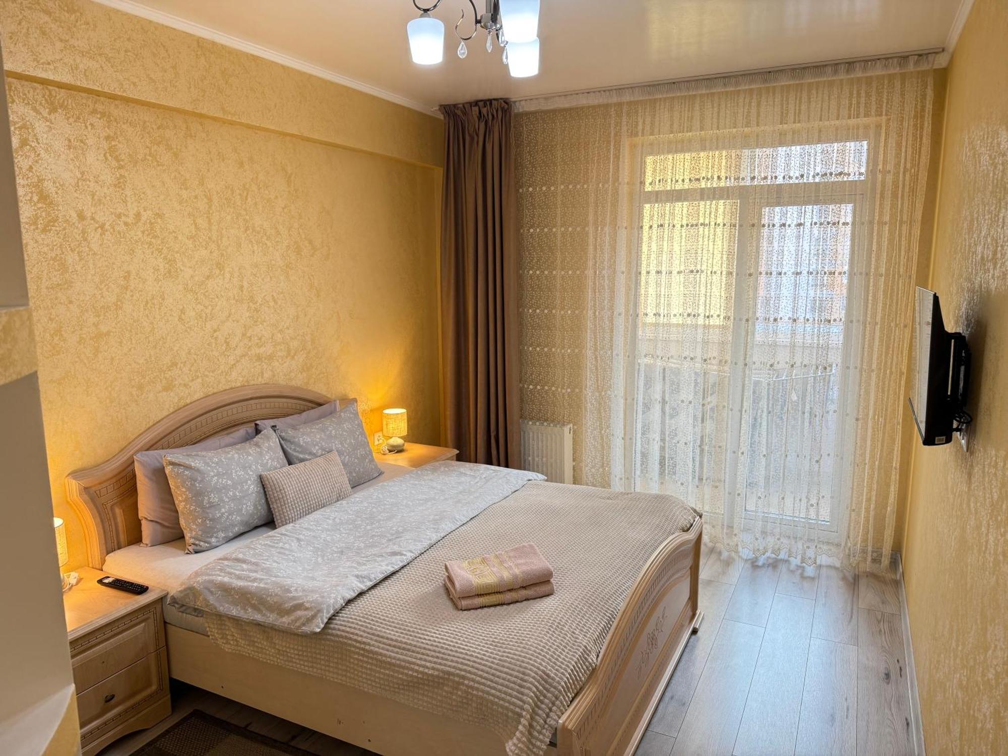 Cozy Two Bedroom Large Apartment 키시나우 외부 사진