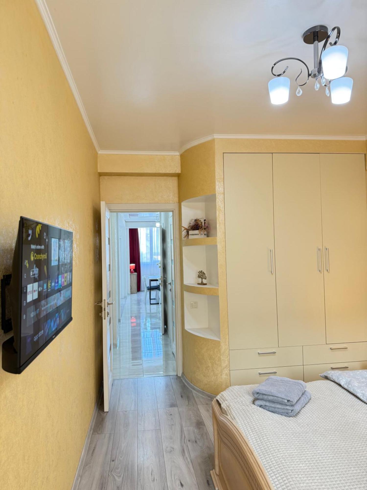 Cozy Two Bedroom Large Apartment 키시나우 외부 사진