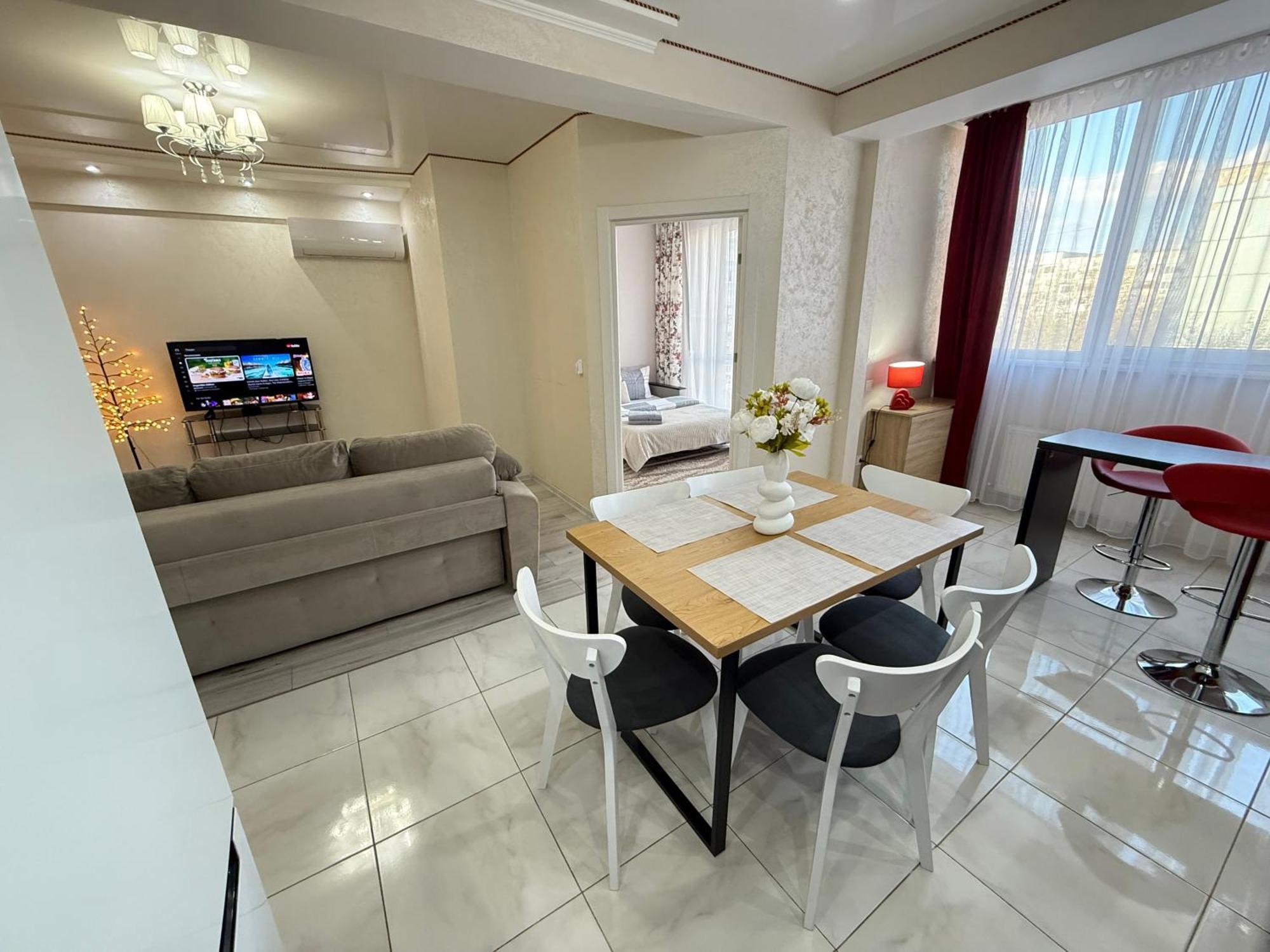 Cozy Two Bedroom Large Apartment 키시나우 외부 사진