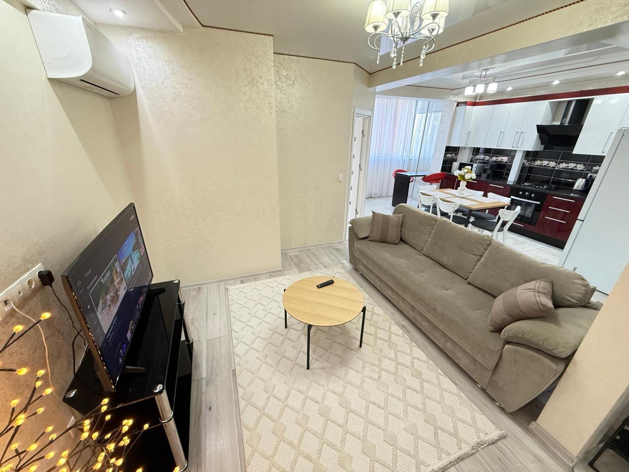 Cozy Two Bedroom Large Apartment 키시나우 외부 사진