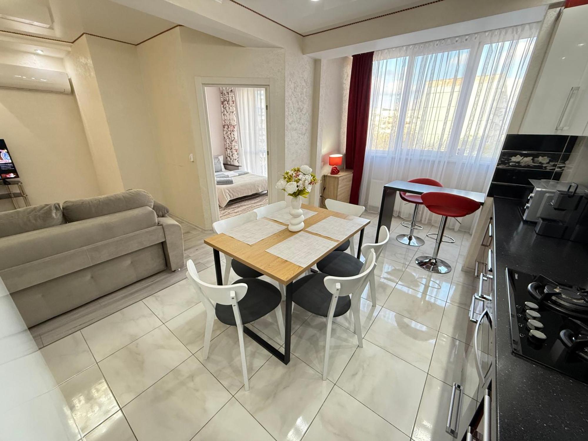 Cozy Two Bedroom Large Apartment 키시나우 외부 사진
