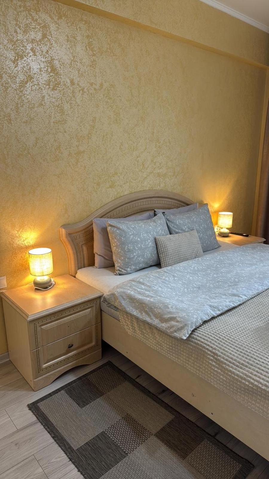 Cozy Two Bedroom Large Apartment 키시나우 외부 사진