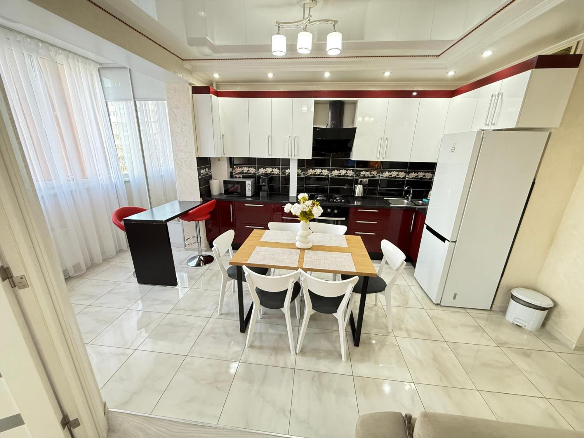 Cozy Two Bedroom Large Apartment 키시나우 외부 사진