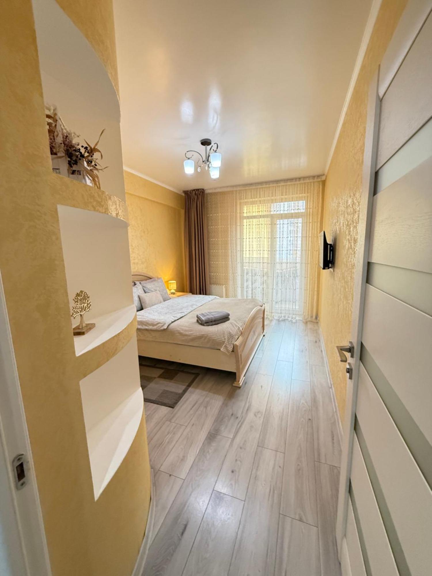 Cozy Two Bedroom Large Apartment 키시나우 외부 사진