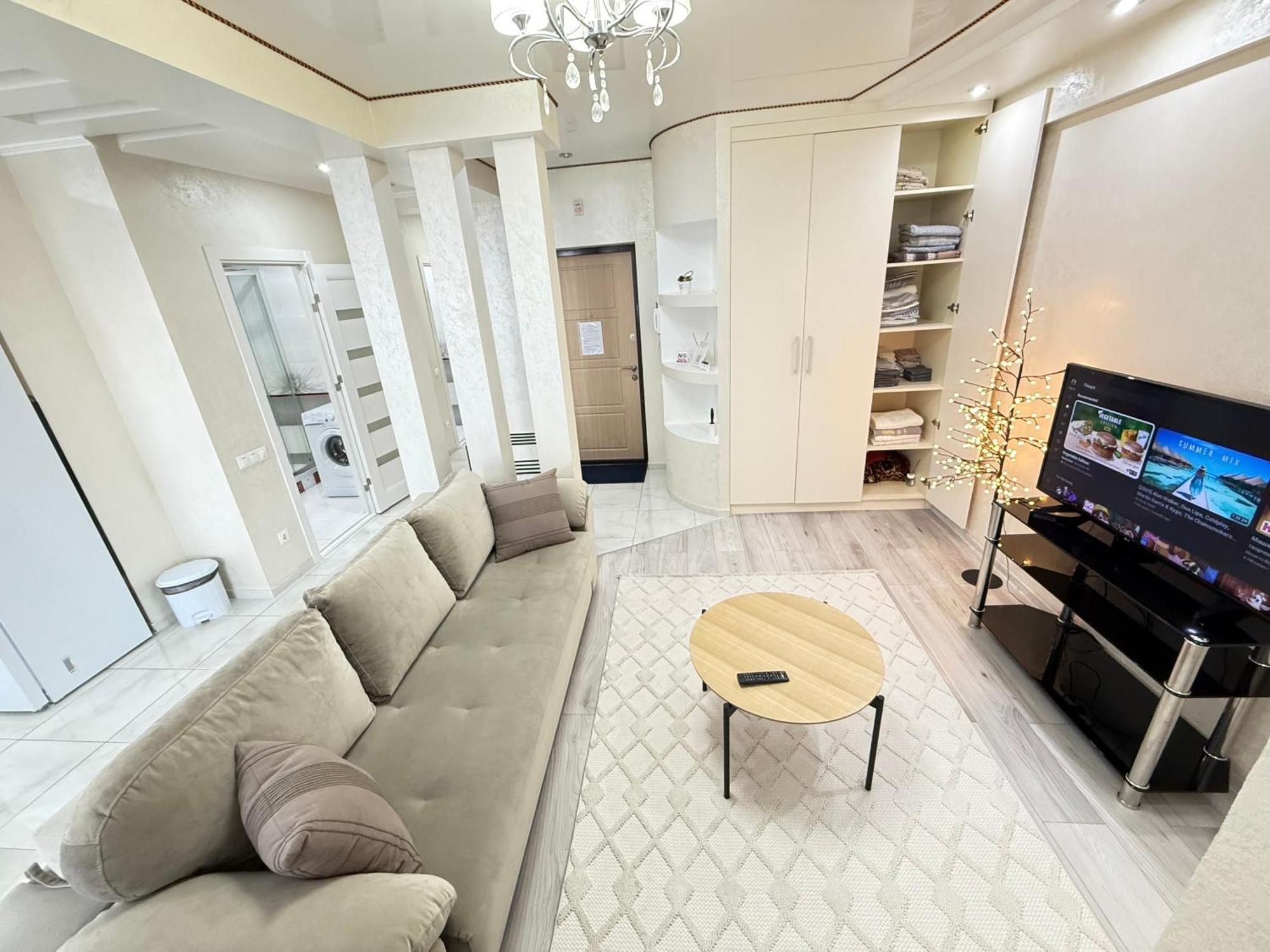 Cozy Two Bedroom Large Apartment 키시나우 외부 사진